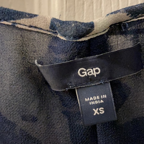 Gap tank top- pretty pattern! Size XS - Picture 3 of 6